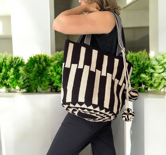 Costa Wayuu Oversized Black & White Crochet Beach Tote – Handwoven Wayuu Shopper Bag - CostaWayuuShop