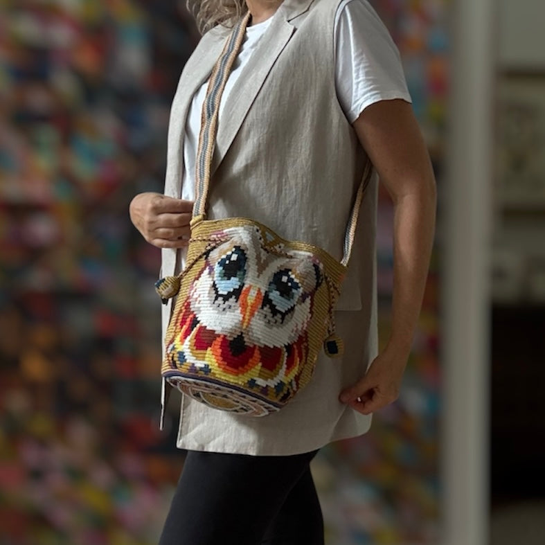 Authentic Single Thread Owl Design, Fine Metallic One-Thread Weave, Gold accents