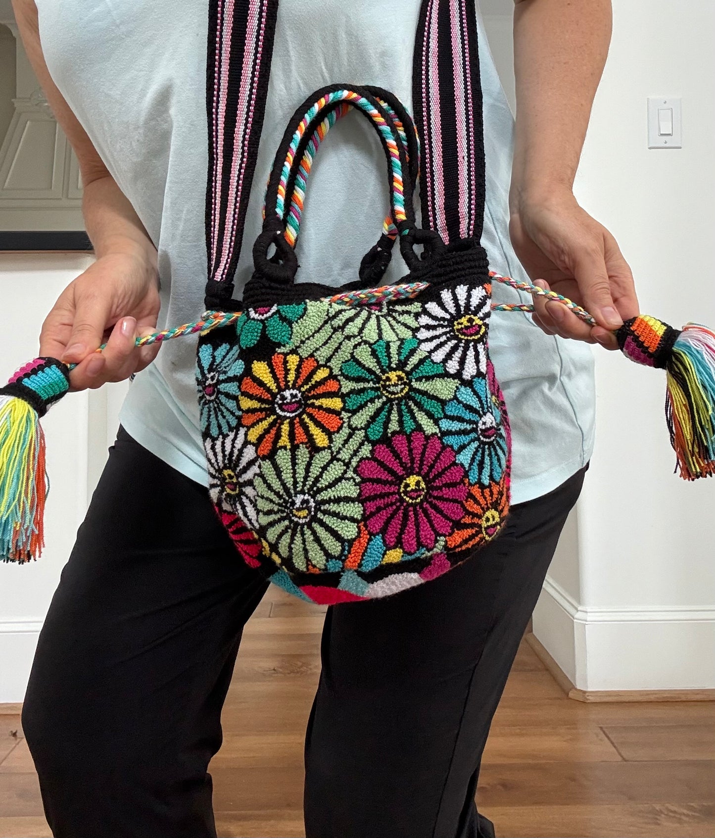 Costa Wayuu Medium Handmade Wayuu Flower Bag – Retro Hippie Style – Double Strap - CostaWayuuShop