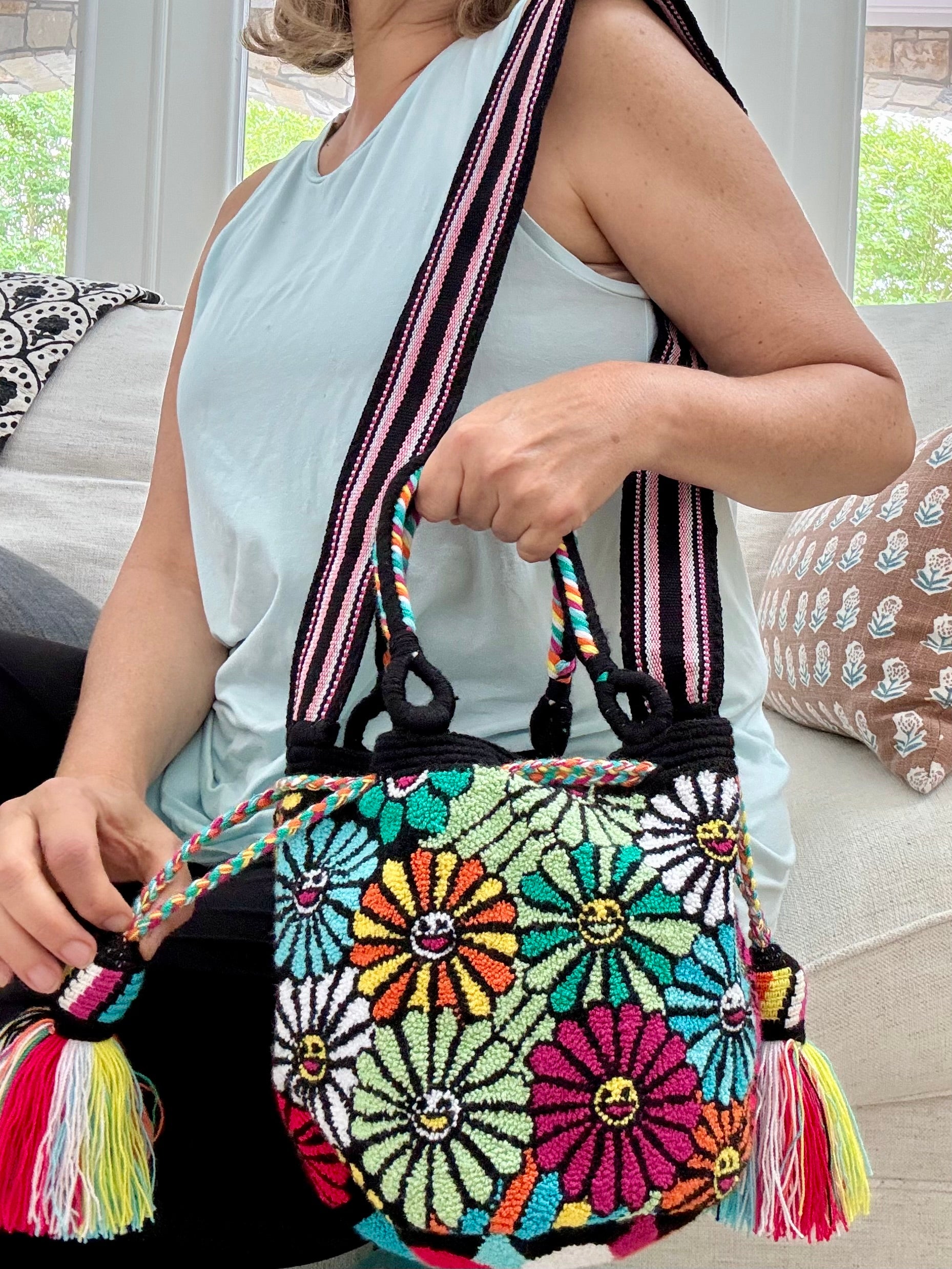 Costa Wayuu Medium Handmade Wayuu Flower Bag – Retro Hippie Style – Double Strap - CostaWayuuShop