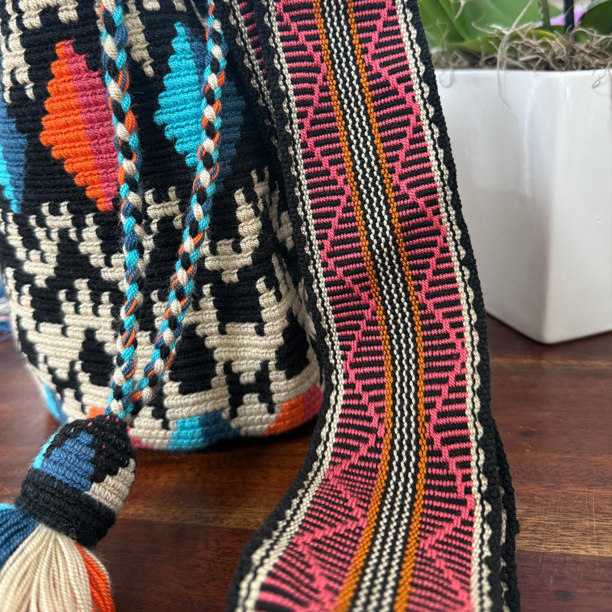 Costa Wayuu- Medium Wayuu Bag – Colorful Boho Chic Mochila from Colombia. - CostaWayuuShop