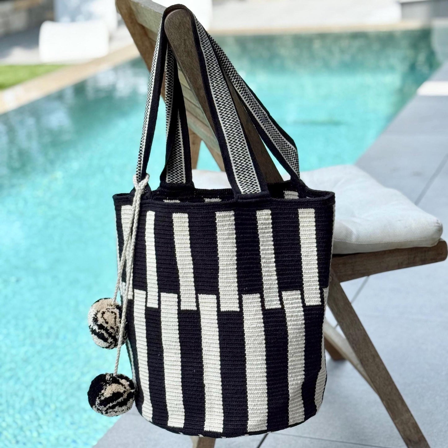 Costa Wayuu Oversized Black & White Crochet Beach Tote – Handwoven Wayuu Shopper Bag - CostaWayuuShop