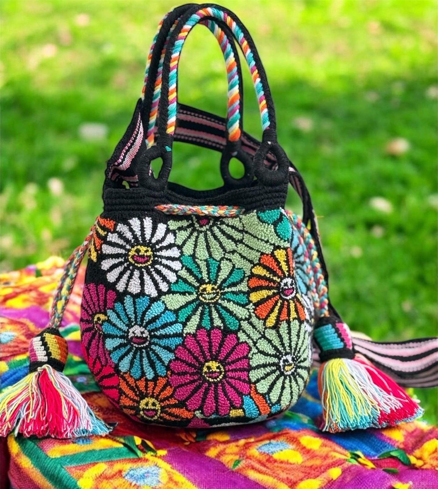 Costa Wayuu Medium Handmade Wayuu Flower Bag – Retro Hippie Style – Double Strap - CostaWayuuShop