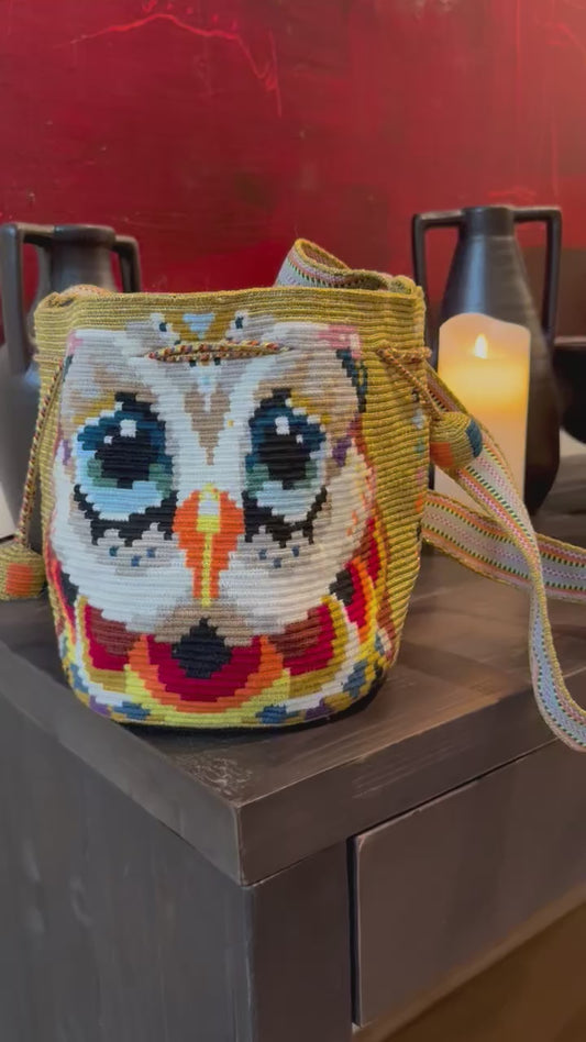 Authentic Single Thread Owl Design, Fine Metallic One-Thread Weave, Gold accents