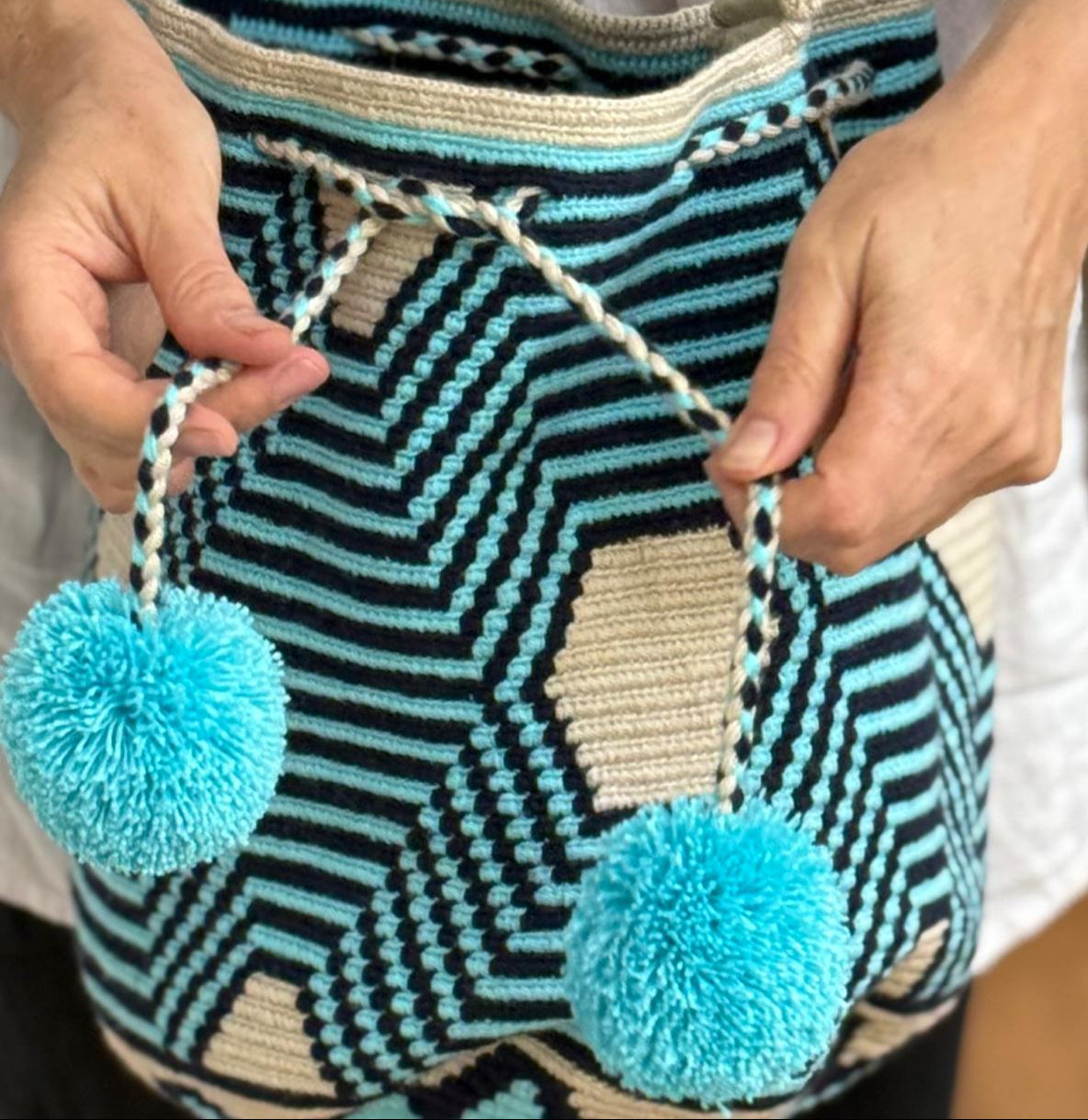 Costa Wayuu Turquoise & Off-White Wayuu Crossbody – Handmade in Colombia - CostaWayuuShop