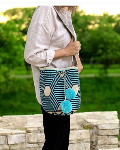 Costa Wayuu Turquoise & Off-White Wayuu Crossbody – Handmade in Colombia - CostaWayuuShop